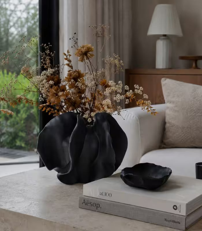 Reverie Resin Vase – Handcrafted Sculptural Design 24 cm (9.45 in)