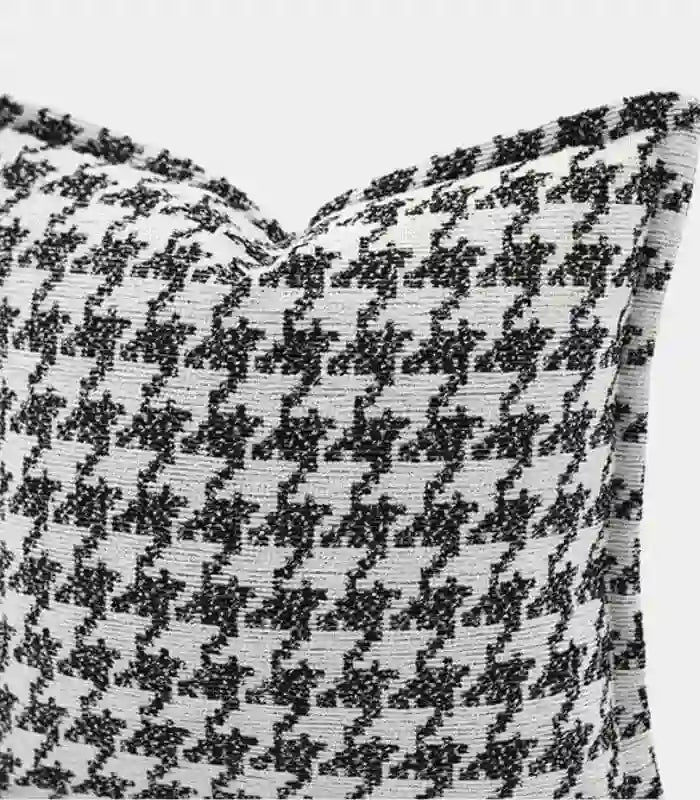 Heritage Houndstooth Cushion Cover – Classic Woven Pattern 45 x 45 cm