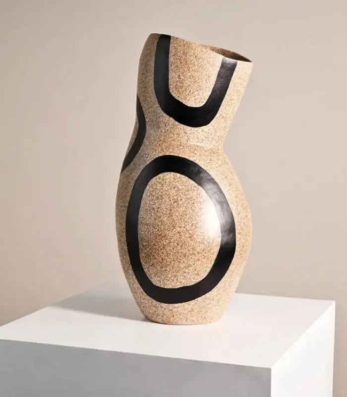 Zenobia Vase – Abstract Geometric Design Resin Warm Sand 42 cm (16.53 in)