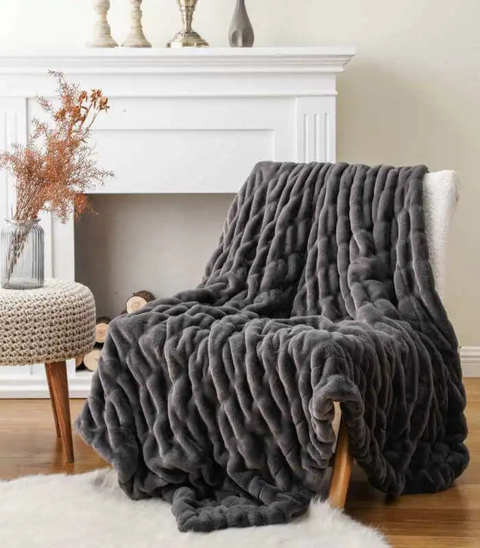 Faux Fur Throw Blanket Luxe Grey Plush and Thick (2 kg)