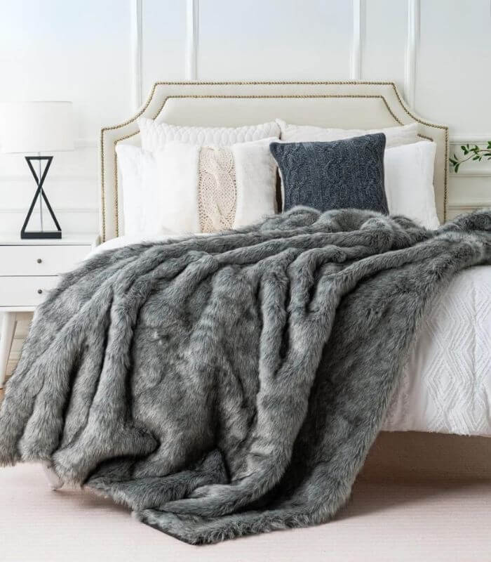 Copy of Faux Fur Throw Blanket Soft Thick Grey