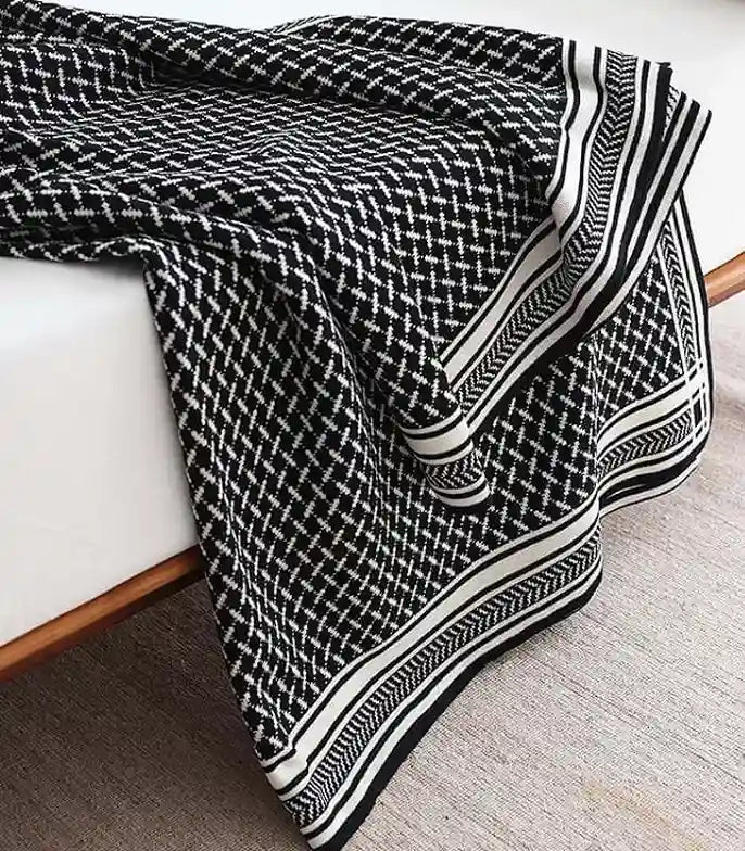 Versatile Reversible Throw Blanket - Cozy & Stylish Black & White Knitted