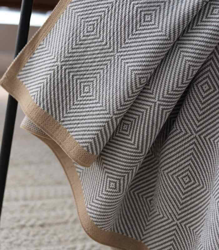 Knitted Throw Blanket Grey Geometric 127x180 cm 1 kg